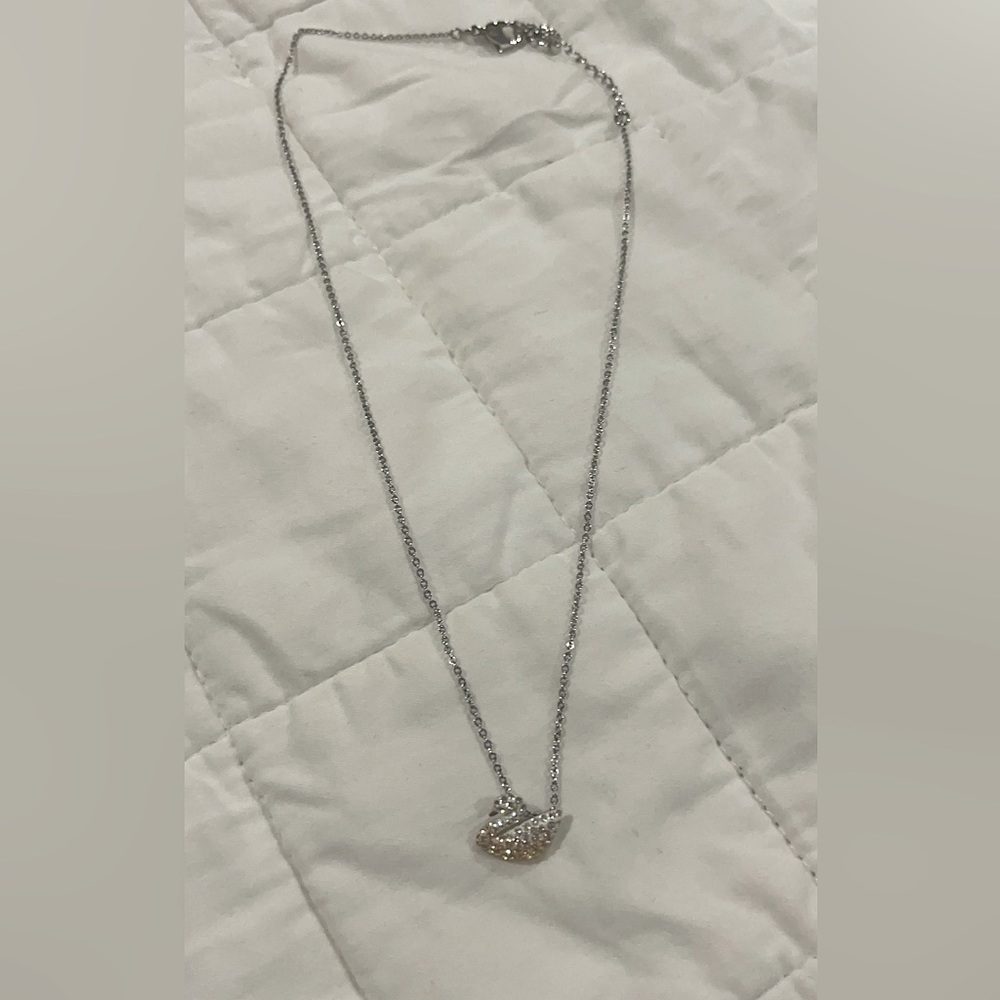 Brand New Swarovski Swan Necklace🦢